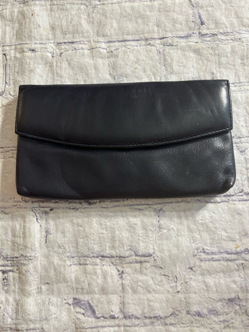MADE IN INDIA BLACK SOFT LEATHER NAVY ZIPPER ON BACK SNAP FRONT WALLET